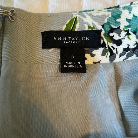 Pencil skirt - Picture 2 of 3